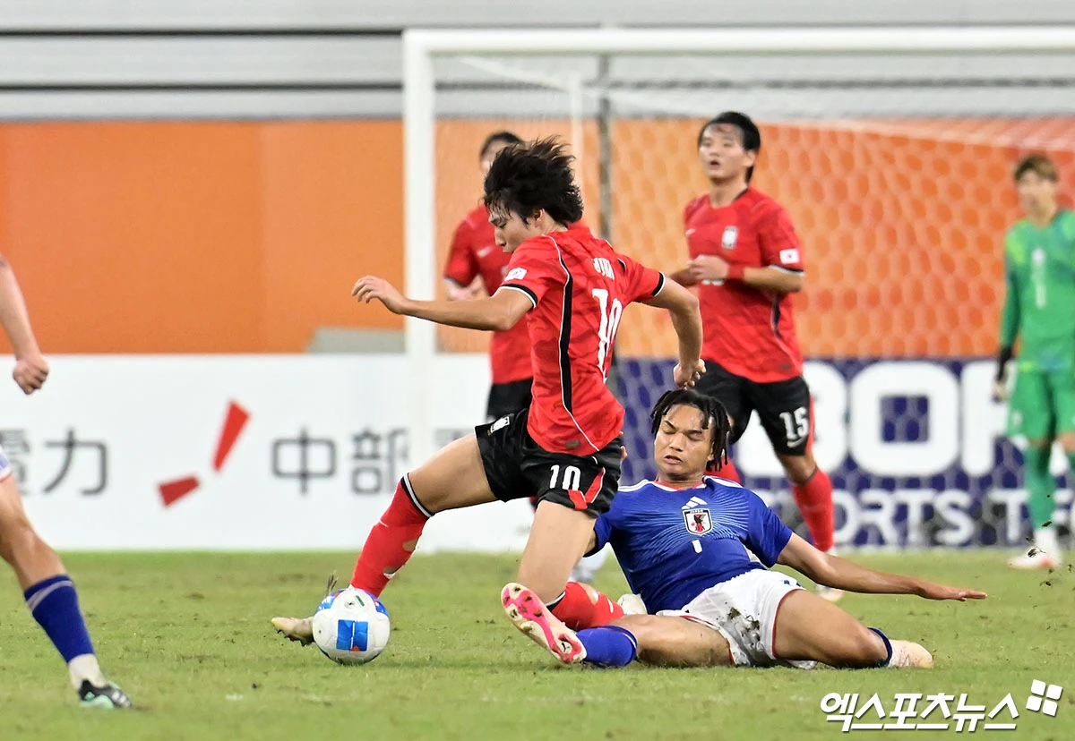 대한민국 남자 축구가 아시안게임 4연패 대업을 달성했다.   이민성 감독이 이끄는 대한민국 아시안게임 남자 축구 대표팀이 3일 일본 아이치현 도요타시에 있는 도요타 스타디움에서 열린 일본과의 2026 아이치∙나고야 하계아시안게임 축구 결승전에서 엄지성의 결승 골로 1-0으로 승리했다.   이 승리로 한국은 2014 인천 대회부터 이어진 아시안게임 남자 축구 4연패에 성공했다. 인천 대회를 시작으로 2018 자카르타∙팔렘방 대회, 2022 항저우 대회(1년 순연 개최)로 이어지는 연속 우승 기록을 올해까지 12년으로 늘렸다. 일본 도요타, 김한준 기자