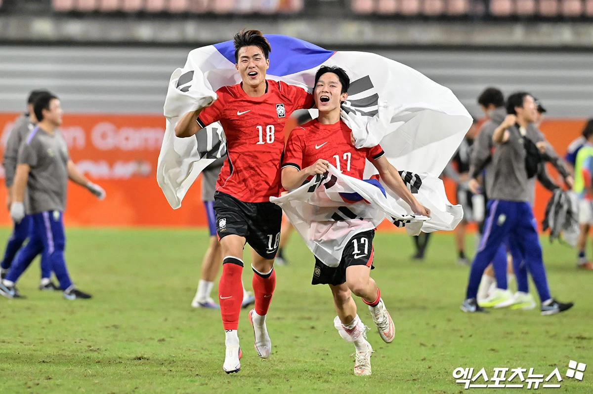 일본 매체 닛칸스포츠는 4일(한국시간) 대한민국 23세 이하(U-23) 선수가 병역특례만 바라봤다고 말해 파문이 일고 있다고 보도했다. 이민성 감독이 이끄는 대한민국 U-23 축구대표팀은 지난 3일 일본 아이치현 도요타 스타디움에서 열린 2026 아이치-나고야 하계아시안게임 남자축구 결승에서 일본을 1-0으로 꺾었다. 이후 양민혁이 메달보다 병역특례를 지나치게 강조해 논란을 일으키자 일본에서도 이를 주목했다. 일본 도요타, 김한준 기자