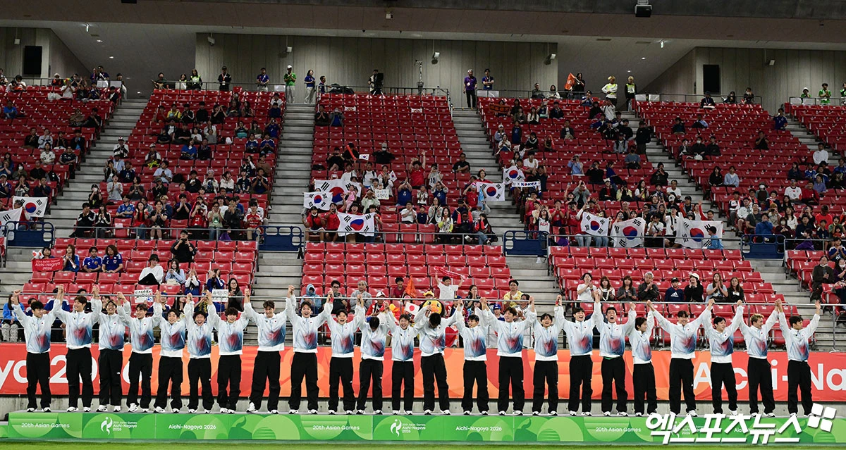 일본 매체 닛칸스포츠는 4일(한국시간) 대한민국 23세 이하(U-23) 선수가 병역특례만 바라봤다고 말해 파문이 일고 있다고 보도했다. 이민성 감독이 이끄는 대한민국 U-23 축구대표팀은 지난 3일 일본 아이치현 도요타 스타디움에서 열린 2026 아이치-나고야 하계아시안게임 남자축구 결승에서 일본을 1-0으로 꺾었다. 이후 양민혁이 메달보다 병역특례를 지나치게 강조해 논란을 일으키자 일본에서도 이를 주목했다. 일본 도요타, 김한준 기자