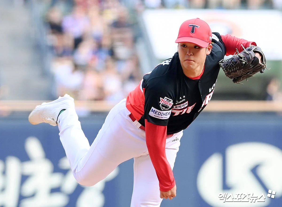 KIA 타이거즈는 4일 서울 잠실야구장에서 열린 LG 트윈스와의 2026 신한 SOL KBO리그 팀 간 14차전에서 6-5로 승리했다. 불과 며칠 전까지만 해도 KT와의 3연전을 모두 내주며 주춤했던 KIA는 이틀 연속 LG를 제압하며 위닝시리즈를 확보했다. 이날 승리로 KIA는 시즌 74승61패2무(승률 0.548)를 기록해 LG를 끌어내리고 3위 자리를 차지했다. 반면 충격의 7연패에 빠진 LG는 75승62패1무(승률 0.547)가 됐다. 엑스포츠뉴스DB