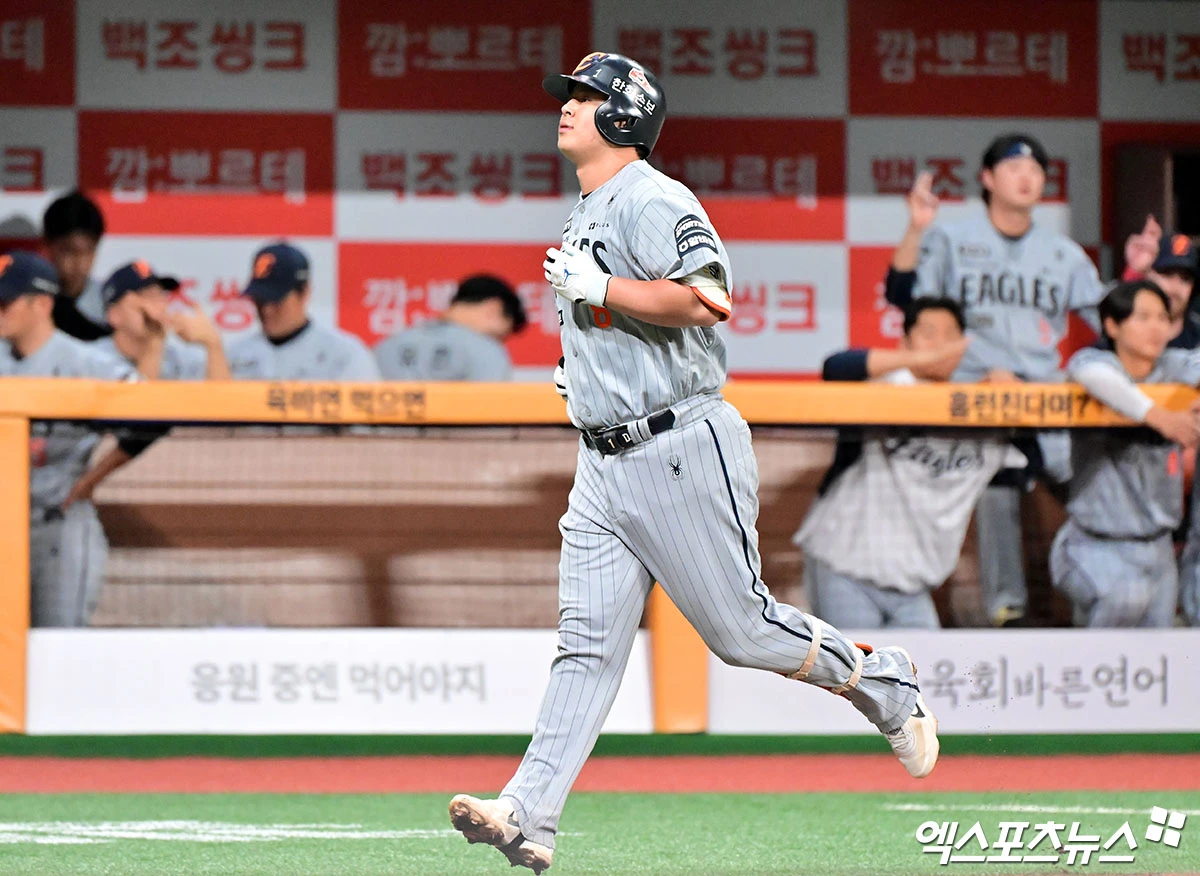 한화 이글스 내야수 노시환이 7일 서울 고척스카이돔에서 열린 2026 신한 SOL KBO리그 키움 히어로즈와의 팀 간 16차전에서 시즌 29호 홈런을 기록했다. 사진 김한준 기자