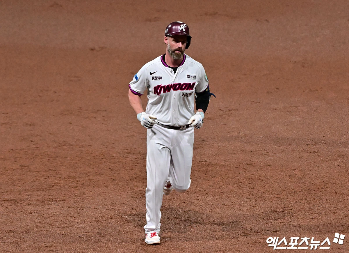키움 히어로즈 외국인 타자 맷 데이비슨이 7일 서울 고척스카이돔에서 열린 2026 신한 SOL KBO리그 한화 이글스와의 팀 간 16차전에서 선제 솔로 홈런을 기록했다. 사진 김한준 기자
