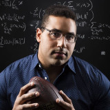 '와' NFL 스타가 MIT 수학 교수 대변신!…가우스 소거법 관련 난제 풀었다→선수 시절 몰래 대학원 다녀