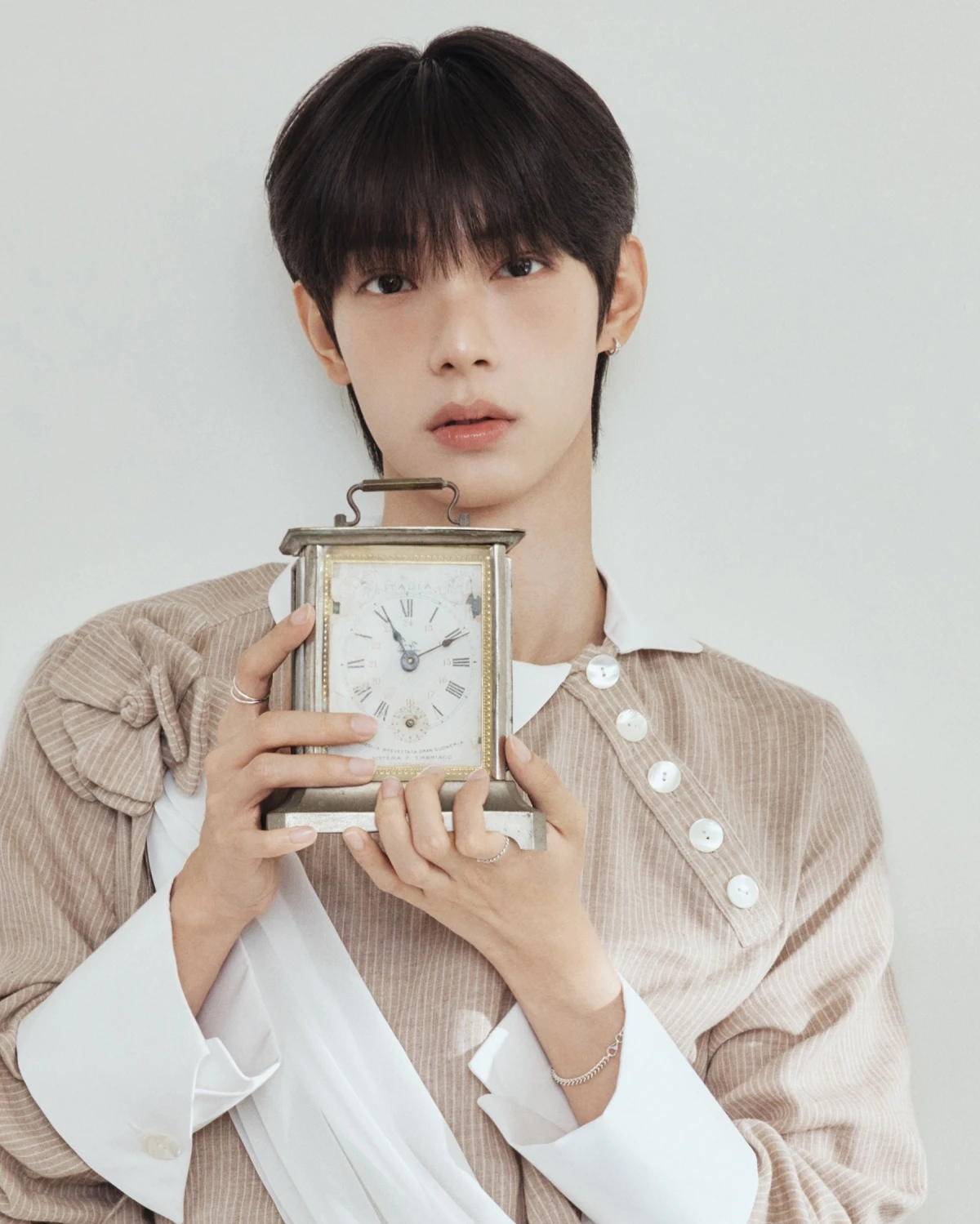 최립우.
