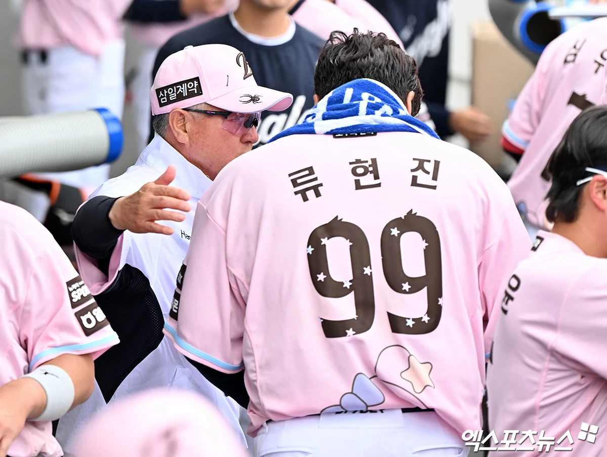 김경문 한화 감독이 10일 대전 한화생명 볼파크에서 열리는 '2026 신한 SOL KBO리그' NC 다이노스와의 정규시즌 16차전을 앞두고 직접 팬들에게 메시지를 전했다. 한화 관계자에 따르면 김경문 감독은 오늘이 마지막일 것 같다. 팬들께 죄송하다고 전했다. 한화는 계약 만료를 앞둔 김경문 감독과 재계약하지 않고 새 사령탑과 함께 2027시즌을 준비할 계획이다. 엑스포츠뉴스 DB
