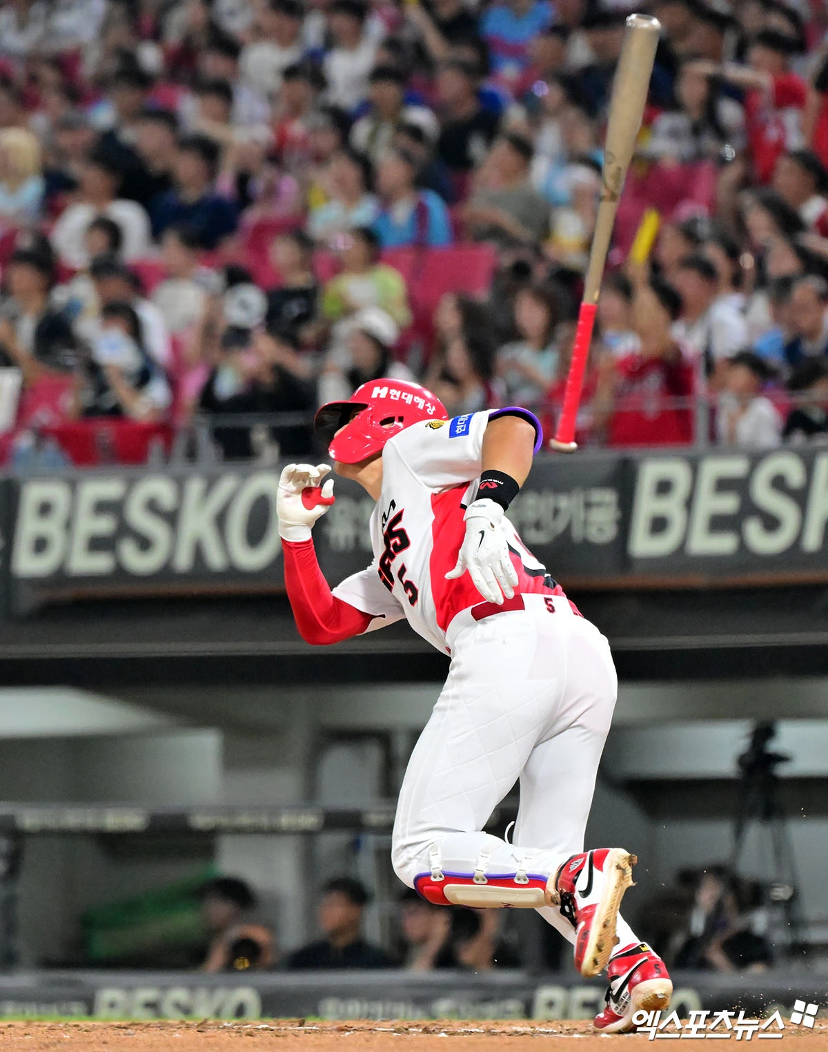 26일 오후 광주기아챔피언스필드에서 열린 '2026 신한 SOL Bank KBO리그' 롯데 자이언츠와 KIA 타이거즈의 경기, 3회말 1사 1루 KIA 김도영이 1타점 2루타를 날리고 있다. 엑스포츠뉴스 DB