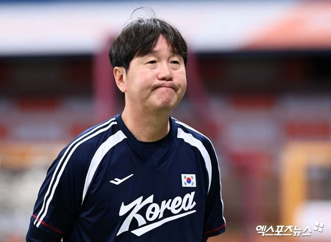 한화 이글스가 15대 감독으로 류지현(55) 국가대표팀 감독을 선임했다. 한화 구단은 13일 류 신임 감독과 3년 총액 20억원에 계약했다고 발표했다. 한화는 류 감독이 구단이 목표로 하는 '지속 가능한 강팀으로의 성장'을 달성할 적임자라고 판단해 지휘봉을 맡겼다고 덧붙였다. 류 감독은 LG 트윈스 감독을 맡아 2021∼2022년 팀을 포스트시즌으로 이끌었다. 이후 2025년 국가대표팀 사령탑에 앉아 2026 월드베이스볼클래식(WBC) 8강 진출, 2026 아이치·나고야 아시안게임 우승을 지휘했다. 엑스포츠뉴스DB