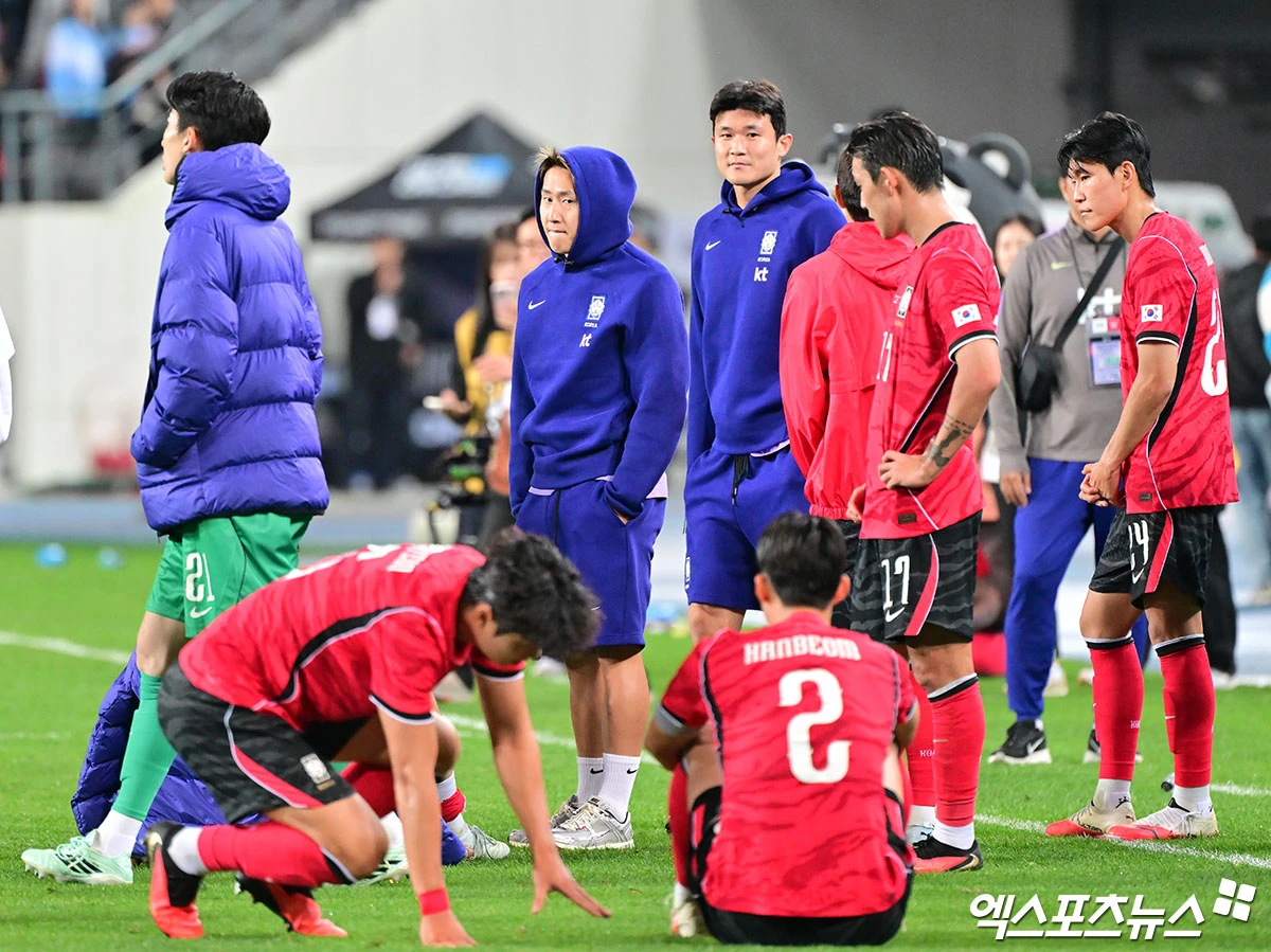 한국 축구 대표팀 에이스 이강인(아틀레티코 마드리드)을 향한 악성 루머에 소속사가 법적 대응에 나섰다. 이강인의 소속사 더블랙레이블이 13일 사회관계망서비스(SNS) 채널을 통해 최근 이강인에게 불거진 손흥민 왕따 주동설과 관련해 법적 대응에 나서겠다고 발표했다. 엑스포츠뉴스DB