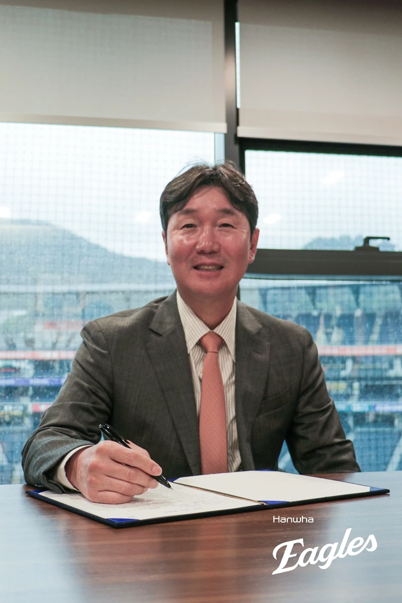 한화 이글스가 13일 류지현 전 국가대표팀 감독과 계약기간 3년, 총액 20억원의 조건에 계약을 맺었다. 사진 한화 이글스