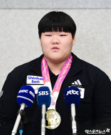 이현지 '금메달 목에 걸고'[포토]