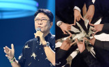 "왜 아직도 끼고 있어?" 이수만, 손에는 7년 전 '슈퍼엠 우정링' [엑's 이슈]