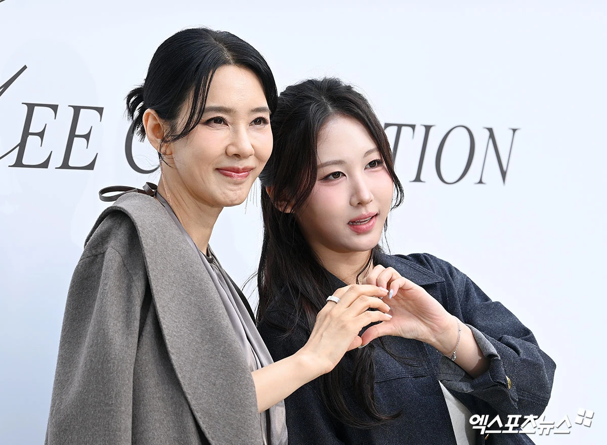 오현경과 오현경의 딸 홍채령