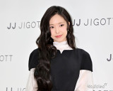 손나은·손새은 자매, 오늘(17일) 모친상…슬픔 속 조문객 맞이 [공식]