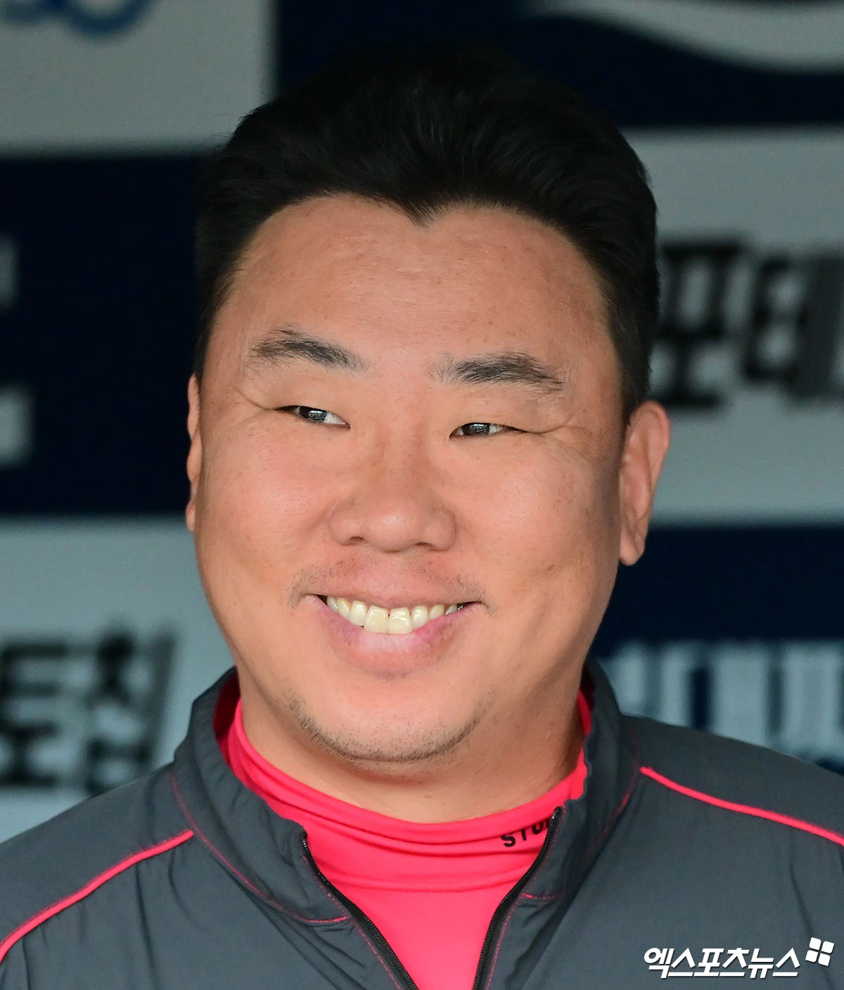 이범호 감독은 20일 서울 잠실야구장에서 열리는 LG와의 2026 신한 SOL KBO 준플레이오프 3차전에 앞서 '좌타자 7명이 선발 라인업에 들어간 건 카라스코의 공을 우타자들보다 좌타자들이 훨씬 더 잘 공략했던 부분을 고려했다. 우리가 앞선 1, 2차전에서 우타 대타가 없었던 부분도 생각했다'고 말했다. KIA는 지난 17~18일 안방 1~2차전에서 모두 승리했다. 3차전도 이기면 플레이오프 진출이 확정된다. 잠실, 김한준 기자