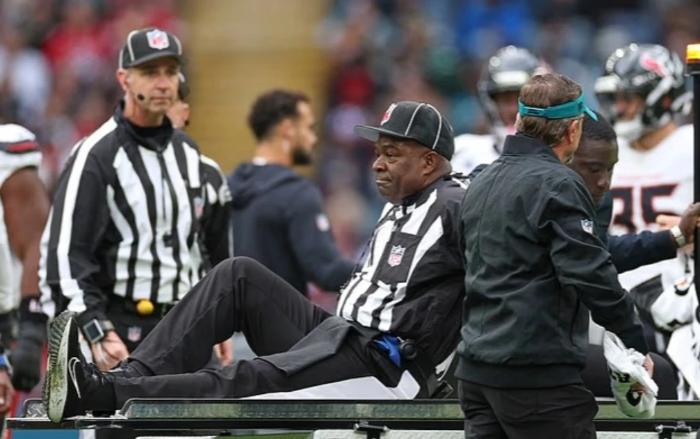 NFL Referee Larry Smith Ruptures Quadriceps After Slipping on Wembley Turf