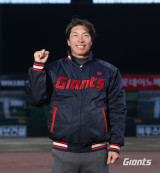 김태형 2년 재계약? 자이언츠 출신 새 얼굴 선임?…롯데 "다카쓰 신고 제안 NO, 감독 결정 막바지 작업 중"