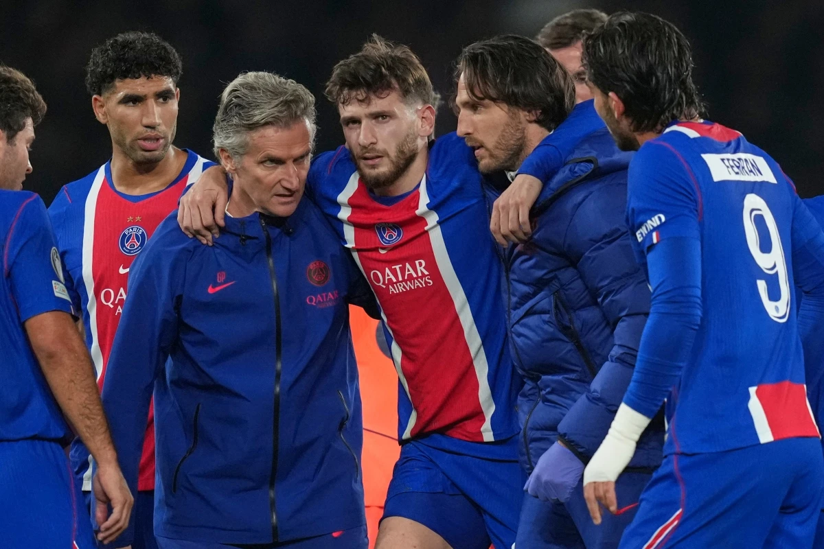 파리 생제르맹(PSG)의 주축으로 활약하며 2024-2025시즌과 지난 시즌 유럽축구연맹(UEFA) 챔피언스리그 2연패를 이끌었던 '조지아 특급' 흐비차 크바라츠헬리아가 십자인대가 파열되는 부상을 당하면서 PSG에 비상이 걸렸다. 심지어 PSG는 같은 경기에서 핵심 자원인 우스만 뎀벨레와 마르퀴뉴스까지 부상을 당하면서 한 경기에서만 주축 선수를 세 명이나 잃었다. 상처만 남은 승리였다. 사진 연합뉴스