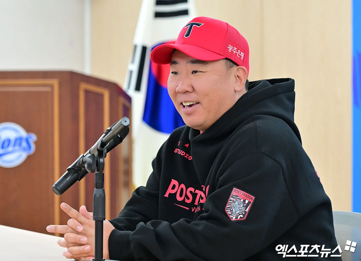 이범호 KIA 타이거즈 감독이 25일 대구 삼성라이온즈파크에서 열릴 예정이었던 삼성 라이온즈와의 2026 신한 SOL KBO 포스트시즌 플레이오프(5전 3선승제) 1차전 우천취소 직후 향후 시리즈 운영 계획을 밝혔다. 사진 김한준 기자