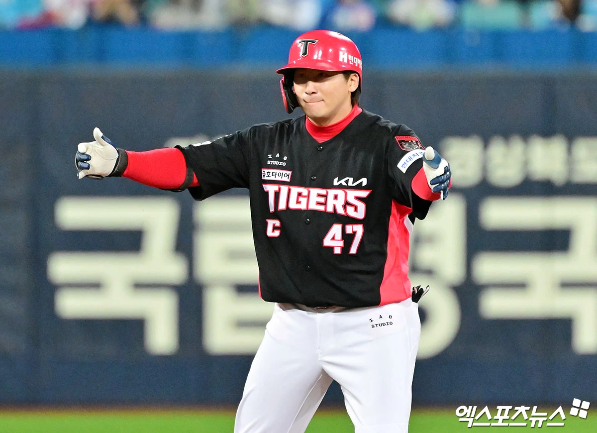 KIA 타이거즈 캡틴 나성범이 26일 대구 삼성라이온즈파크에서 열린 2026 신한 SOL KBO 포스트시즌 플레이오프(5전 3선승제) 1차전에서 1회초 1타점 2루타를 기록했다. 사진 김한준 기자
