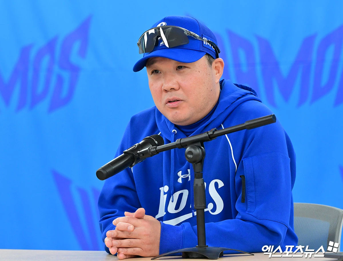 박진만 삼성 라이온즈 감독이 27일 대구 삼성 라이온즈파크에서 열리는 2026 신한 SOL KBO 포스트시즌 플레이오프(5전 3선승제, 삼성 1패) 2차전에 최형우를 5번타자 겸 좌익수에 배치해는 승부수를 던졌다. 사진 김한준 기자