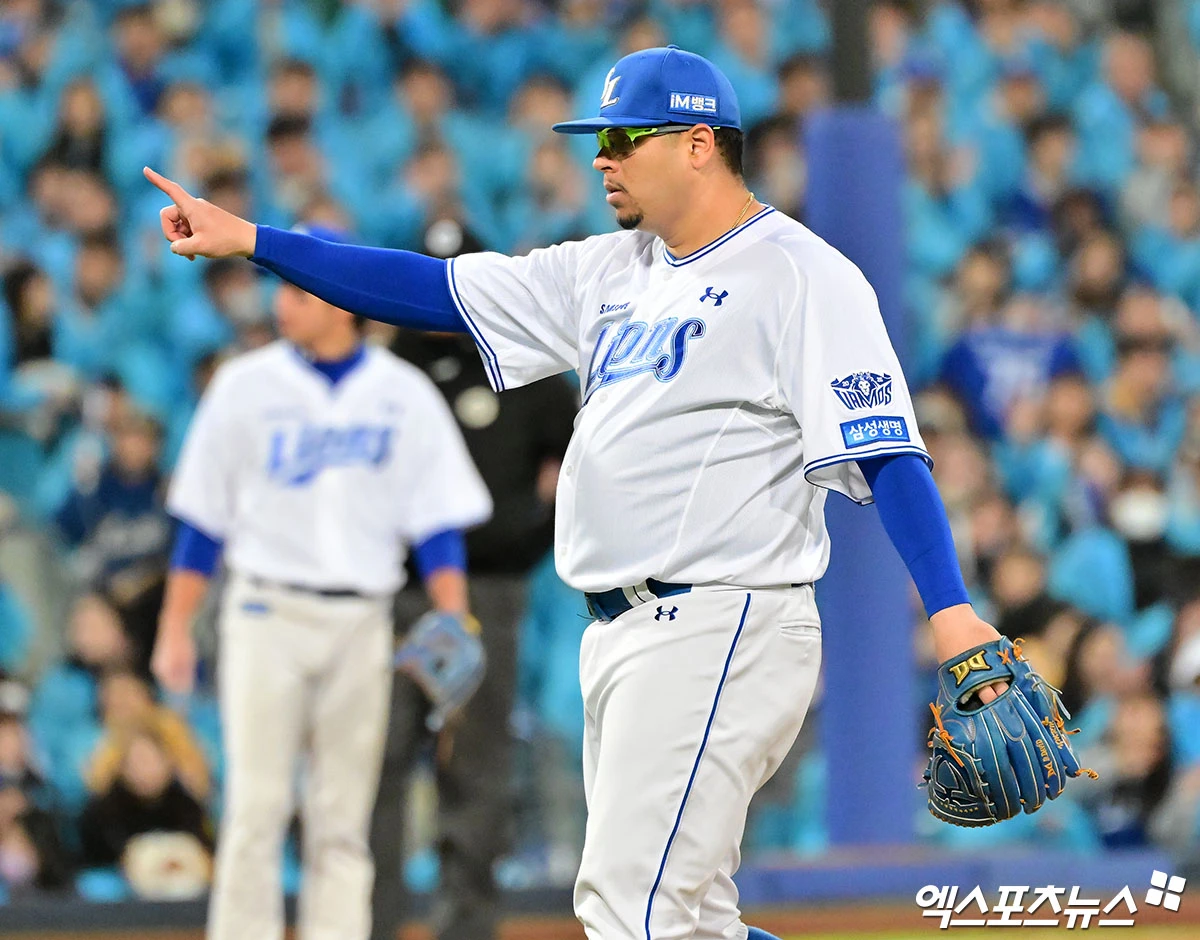 삼성 라이온즈 외국인 투수 아리엘 후라도가 27일 대구 삼성 라이온즈파크에서 열린 2026 신한 SOL KBO 포스트시즌 플레이오프(5전 3선승제, KIA 1승) 2차전에서 KIA를 상대로 6.2이닝 2실점으로 호투, 승리투수가 됐다. 사진 김한준 기자