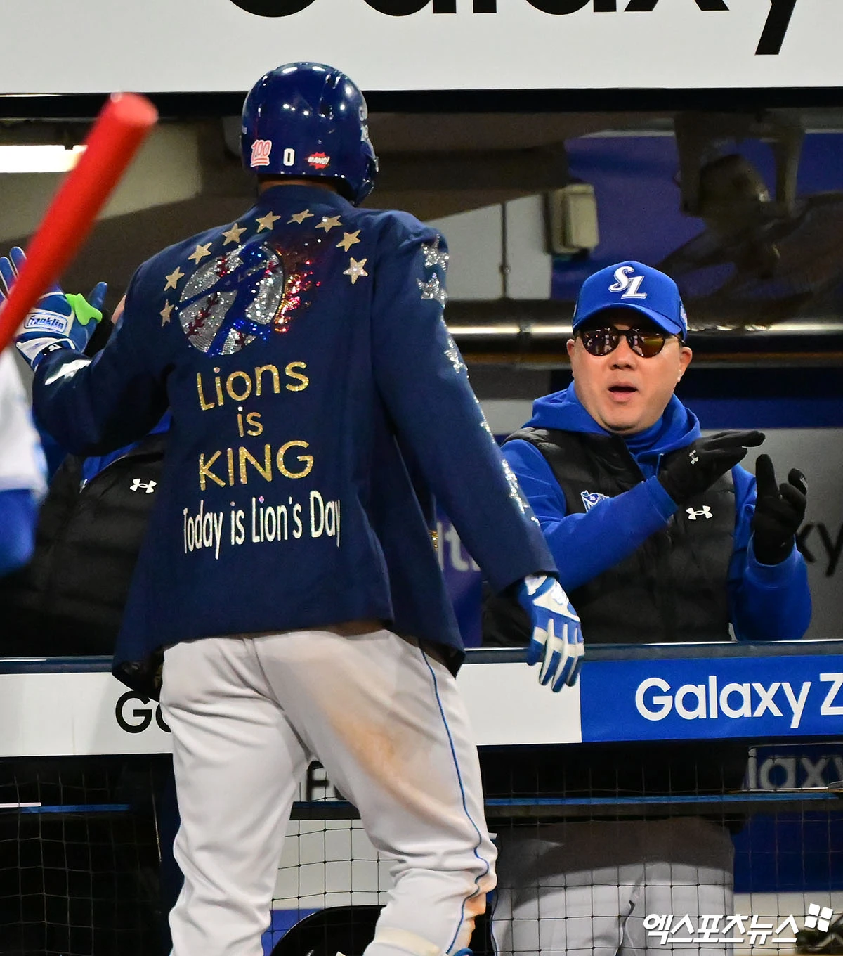 삼성은 27일 대구 삼성라이온즈파크에서 열린 2026 신한 SOL KBO 포스트시즌 플레이오프 2차전에서 KIA 타이거즈를 8-3으로 이겼다. 전날 1차전 1-5 패배의 아픔을 딛고 시리즈 전적 1승1패로 균형을 맞추는 데 성공했다. 박 감독은 'KIA 타선 만만치 않다. 확실하게 이기자는 생각이었다'고 원태인 9회초 투입 배경을 밝힌 뒤 '시리즈 전 원태인을 불펜으로만 기용하는 것도 방안에 있었다. 원태인을 3차전에 투입 안 하면 또 변동이 생기는 것이다'고 했다. 대구, 김한준 기자 