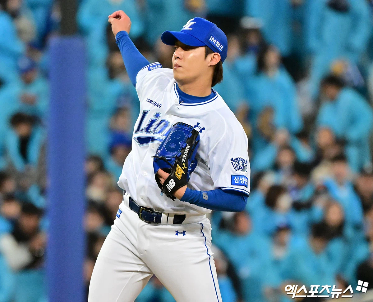 삼성은 27일 대구 삼성라이온즈파크에서 열린 2026 신한 SOL KBO 포스트시즌 플레이오프 2차전에서 KIA 타이거즈를 8-3으로 이겼다. 전날 1차전 1-5 패배의 아픔을 딛고 시리즈 전적 1승1패로 균형을 맞추는 데 성공했다. 박 감독은 'KIA 타선 만만치 않다. 확실하게 이기자는 생각이었다'고 원태인 9회초 투입 배경을 밝힌 뒤 '시리즈 전 원태인을 불펜으로만 기용하는 것도 방안에 있었다. 원태인을 3차전에 투입 안 하면 또 변동이 생기는 것이다'고 했다. 대구, 김한준 기자 