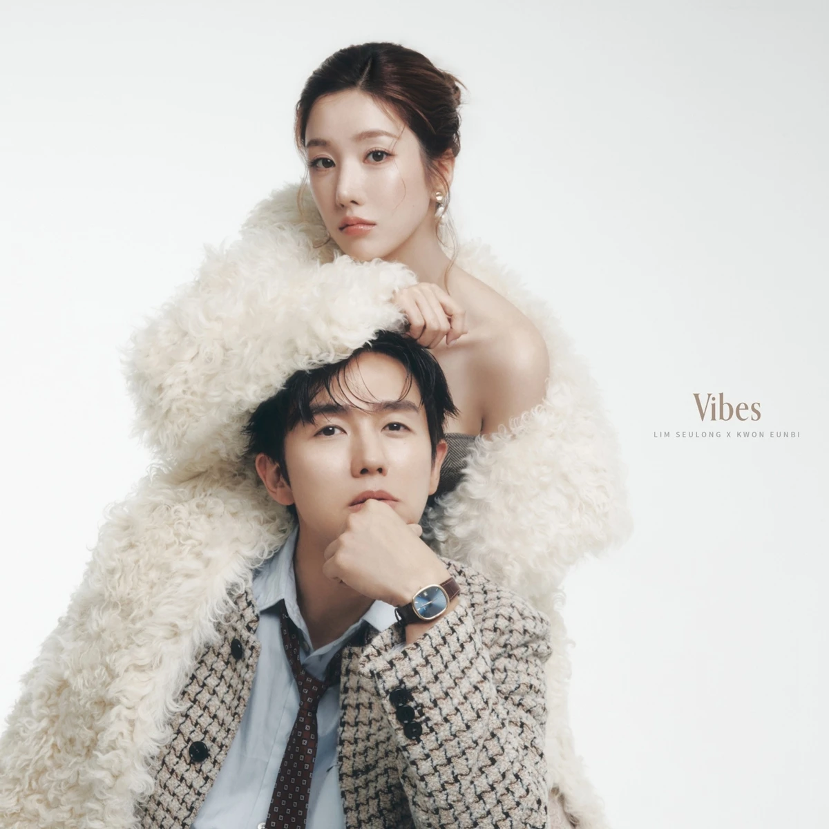 가수 임슬옹이 새 디지털 싱글 ‘Vibes’로 돌아왔다.