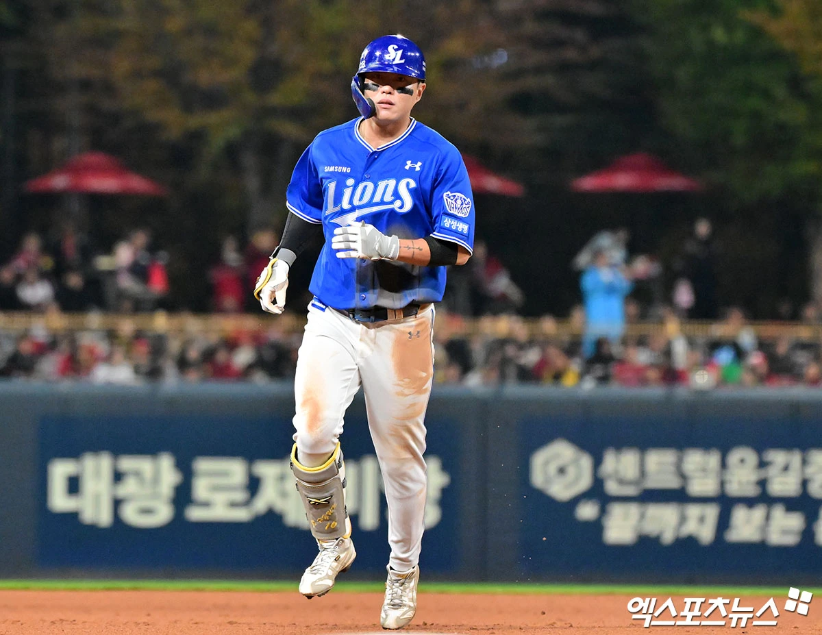 삼성 라이온즈 내야수 류지혁이 29일 광주 기아챔피언스필드에서 열린 2026 신한 SOL KBO 포스트시즌 플레이오프(5전 3선승제, 1승1패) 3차전에서 5회초 KIA 타이거즈 투수 시라카와 케이쇼를 상대로 역전 2점 홈런을 기록했다. 사진 김한준 기자