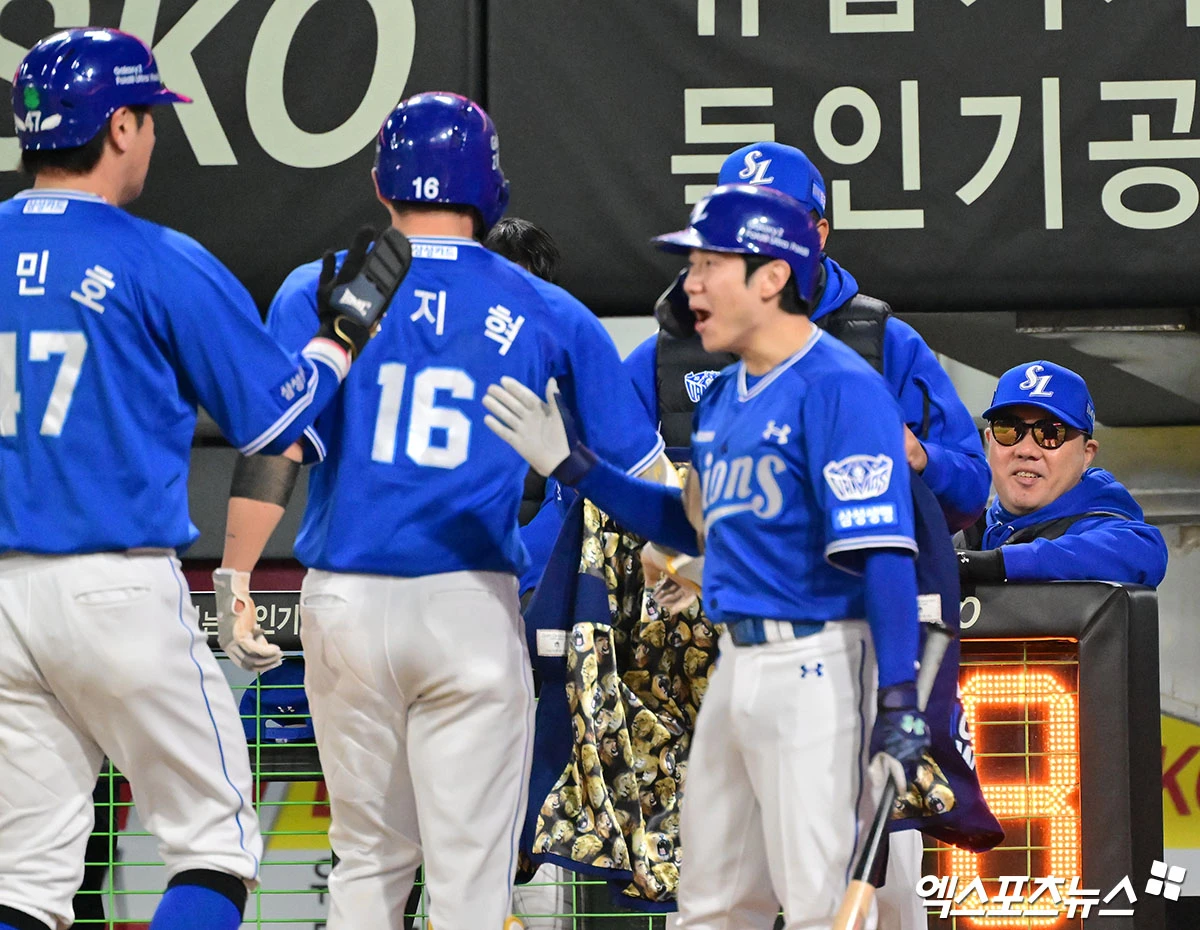 박진만 감독이 이끄는 삼성 라이온즈가 29일 광주 기아챔피언스필드에서 열린 2026 신한 SOL KBO 포스트시즌 플레이오프(5전 3선승제, 삼성 1승1패) 3차전에서 KIA를 꺾고 시리즈 전적 2승1패를 기록, 한국시리즈 진출에 1승만을 남겨두게 됐다. 사진 김한준 기자