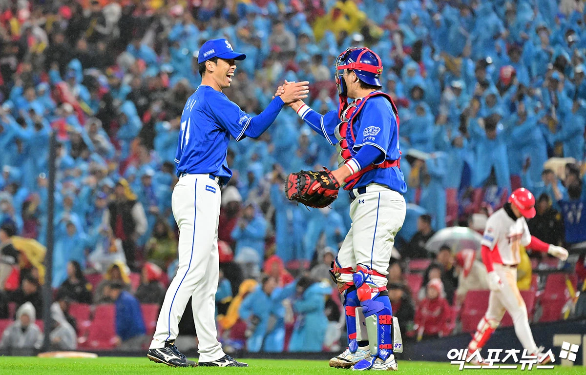 삼성 라이온즈 일본인 우완 미야모리 사토시가 29일 광주 기아챔피언스필드에서 열린 2026 신한 SOL KBO 포스트시즌 플레이오프(5전 3선승제, 삼성 1승1패) 3차전에서 세이브를 기록했다. 사진 김한준 기자