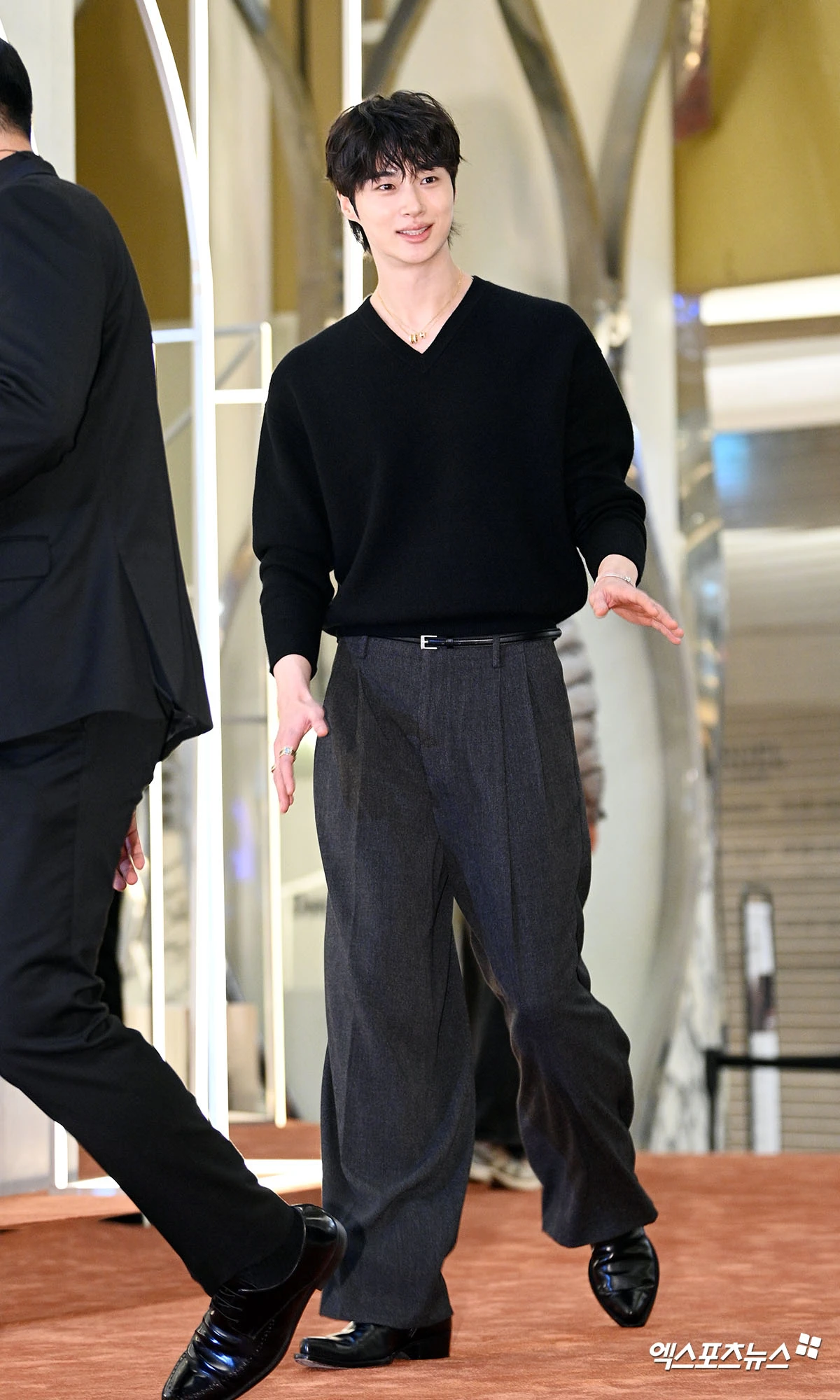 변우석 '걸어오는 잘생김'